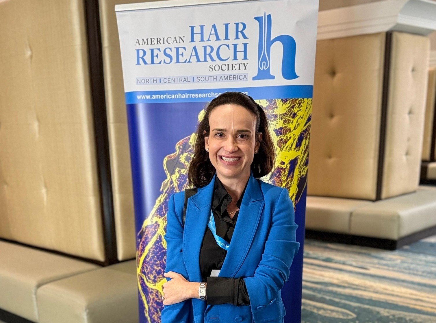 Dra Debora Cadore em congresso de Dermatologia em Orlando foto Divulgacao